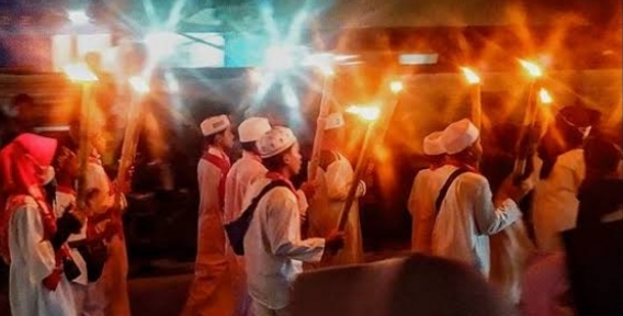 Tradisi Pawai Obor di Baamang Sampit Pecahkan Rekor Peserta Terbanyak