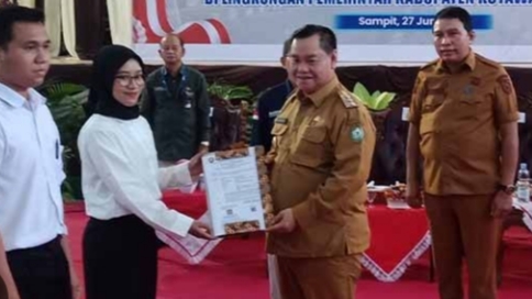 Bupati Kotim Serahkan SK Pengangkatan 522 Pegawai Pemerintah dengan Perjanjian Kerja
