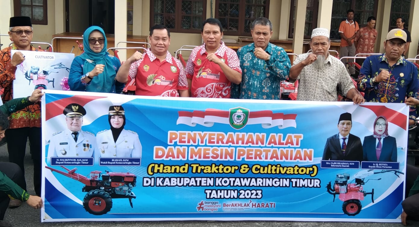 Bupati Halikinnor Berikan Bantuan Alat dan Mesin Pertanian kepada Petani