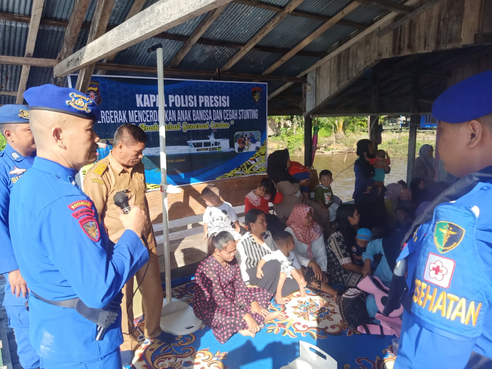 Sasar Masyarakat Pesisir, Ditpolairud Cegah Stunting Melalui Klinik Terapung KP XVIII-2006