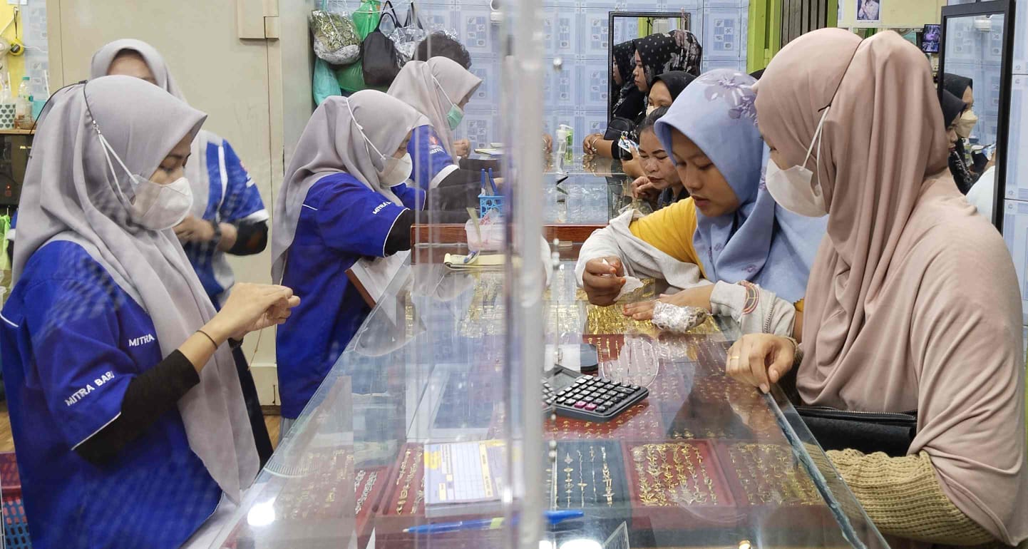 Minat Pembeli Perhiasan Emas Tetap Ramai Meski Harga Naik