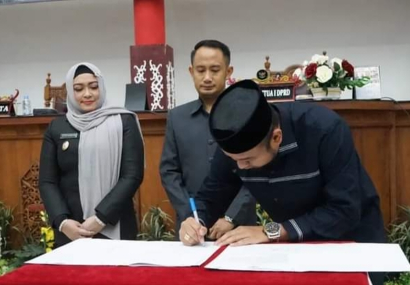 Sidang Paripurna, DPRD Palangka Raya Umumkan Masa Akhir Jabatan Wali Kota dan Wakil Wali Kota