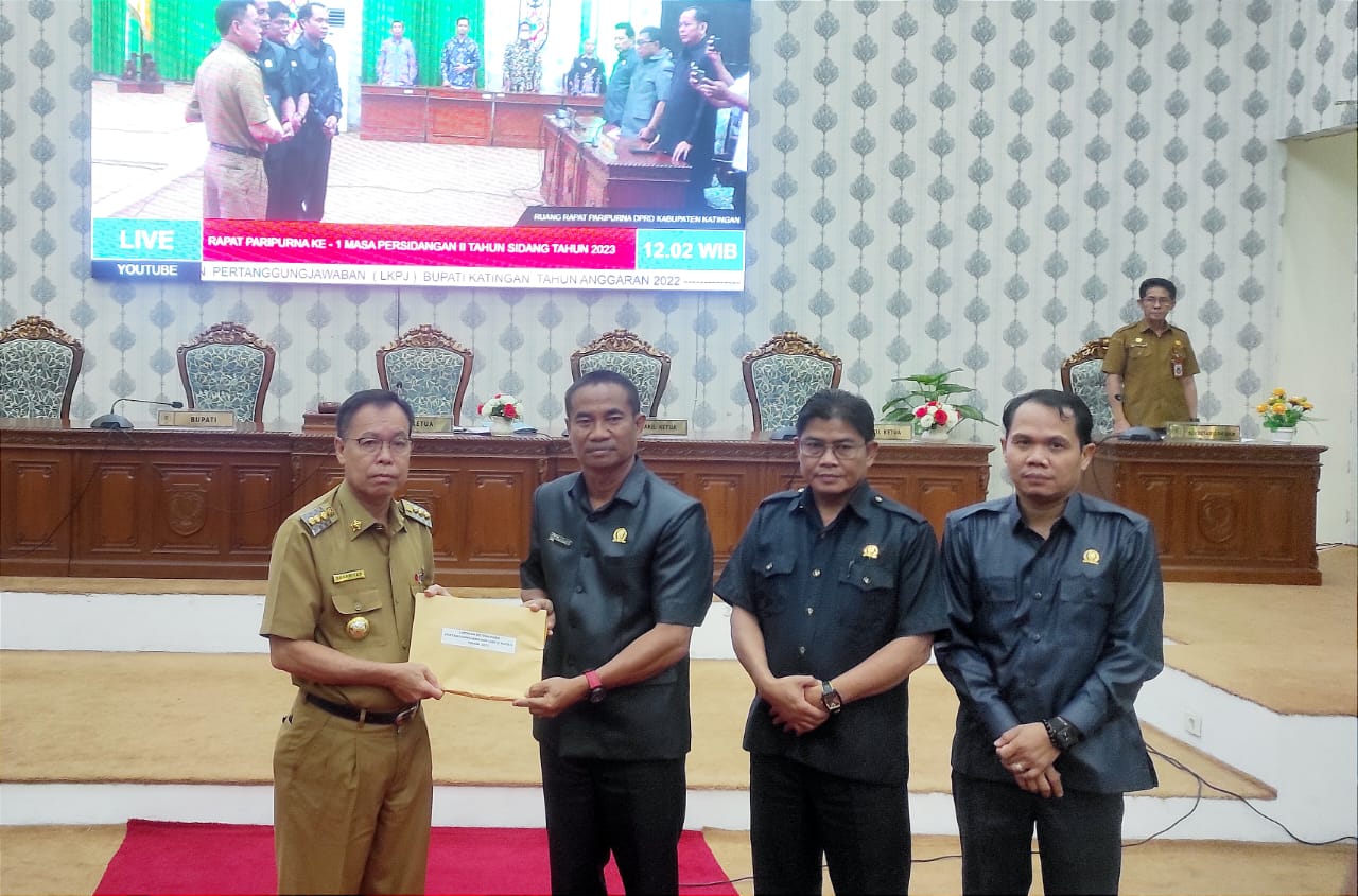 Sakariyas Serahkan Dokumen LKPj Bupati Katingan Tahun Anggaran 2022