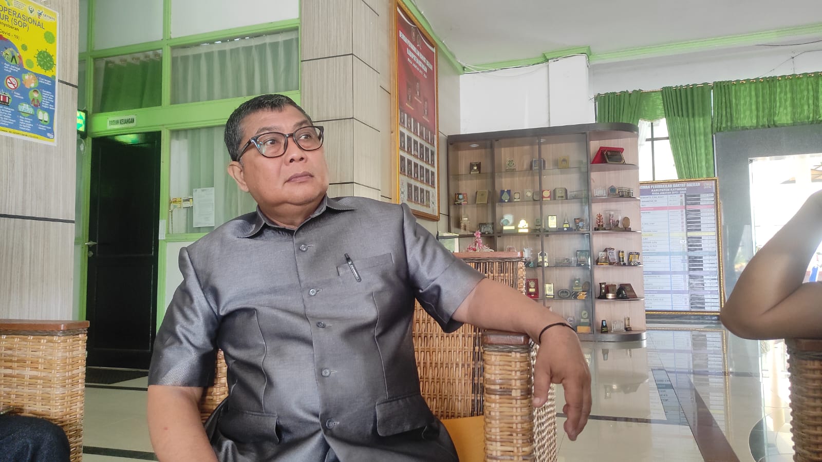 DLH Harus Sediakan APD Kepada Petugas Pengangkut Sampah