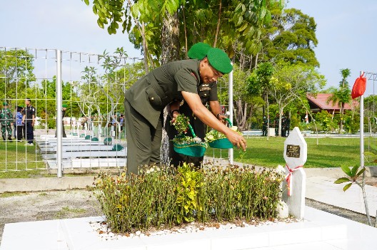 Kasrem 102/Pjg Pimpin Ziarah Rombongan Peringati Hari Juang TNI AD TA 2023