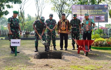 Pangdam Tanjungpura dan Wakil Gubernur Melakukan Peletakkan Batu Pertama Pembangunan Makodam Kalteng