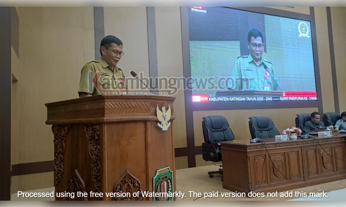 Ganti Yatman Bacakan Jawaban Atas Pandangan Umum Fraksi-Fraksi DPRD