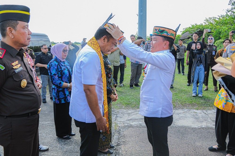 Kepala Kejaksaan Tinggi Baru, Gubernur Kalteng Sambut dengan Prosesi Adat Dayak